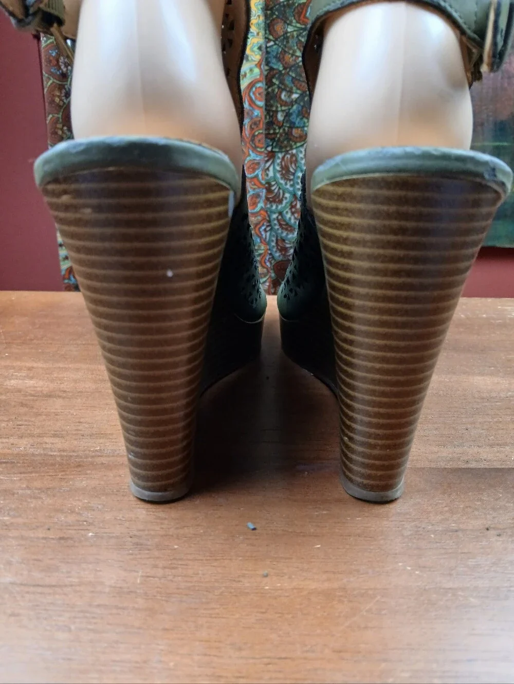 PARKER & SKY Olive Green Laser Cut Open Toe Gladiator Wedge Sandals Size 8